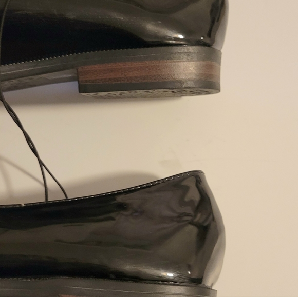 Patent Leather flats with Embroidered CREST - Picture 8 of 8